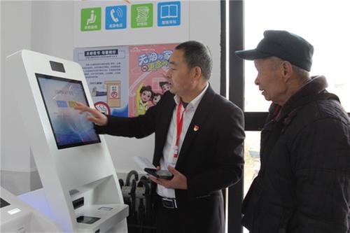 东兴区：新年新气象 便民服务忙