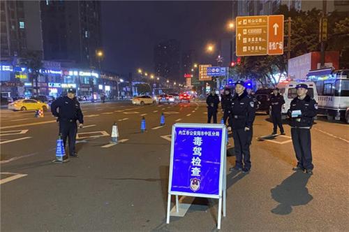 内江市市中区：假期“警”相随，平安守护“不打烊”