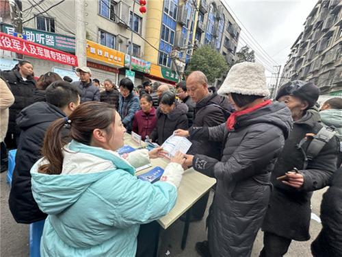 成都东部新区石板凳街道：为群众送上一份“新春就业礼”