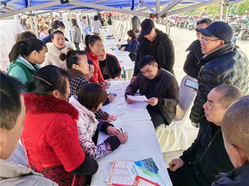 简阳多举措助群众“家门口”就业