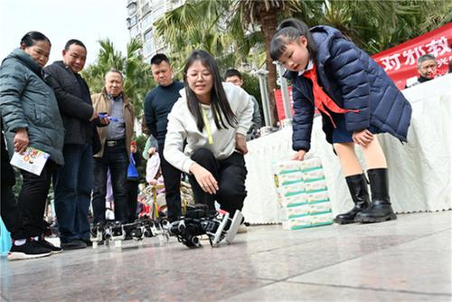 东兴区：崇尚科学 反对邪教