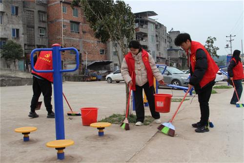 东兴区：乡村“雷锋”在行动