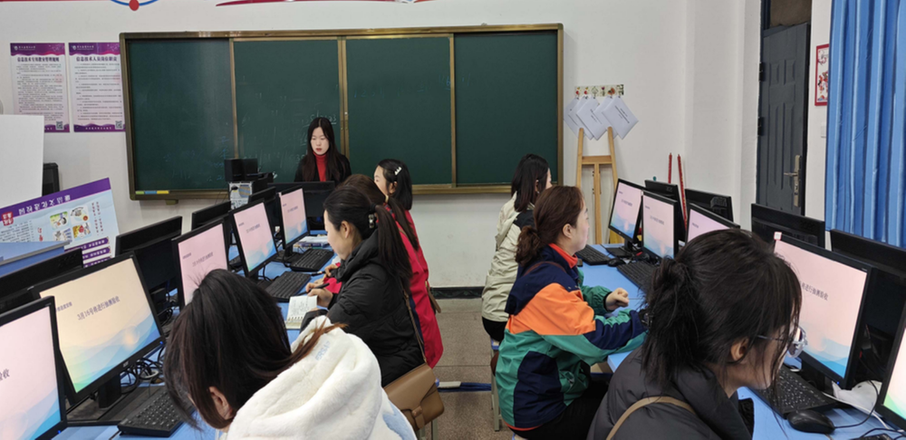 宣汉县蒲江小学开展信息技术应用能力提升2.0线下研修集中培训活动