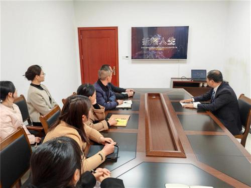 恩阳区科协集中观看警示教育片《拆毁人生》