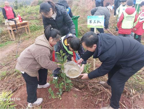岳池县农业农村局开展第46个植树节活动