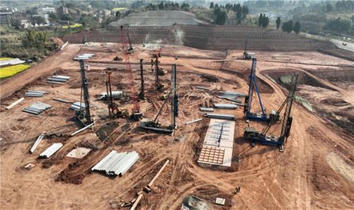 东兴区：冲刺开门红 项目建设忙