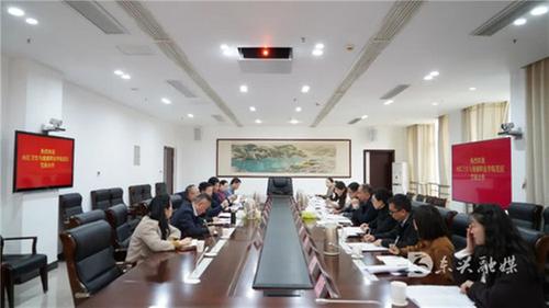 东兴区：深化校地合作 共谋天冬发展