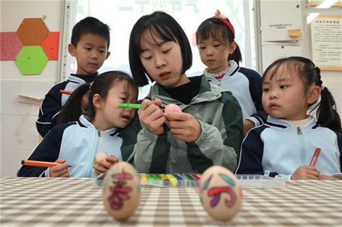 东兴区：学民俗 迎春分