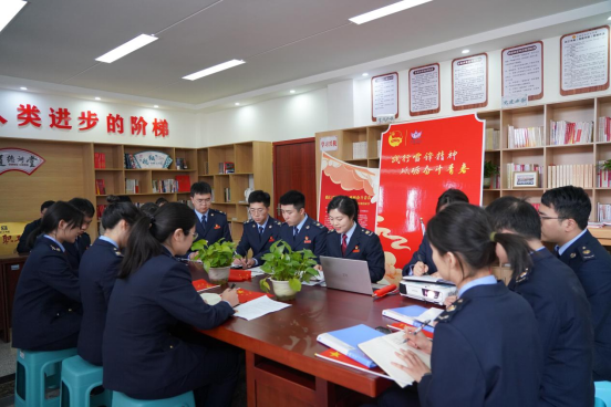 东坡税务青年说：践行雷锋精神 砥砺奋斗青春