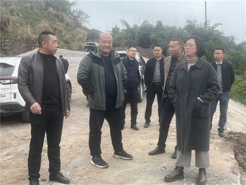 岳池县政协主席王晓梅率队对渠江岳池段开展巡河工作