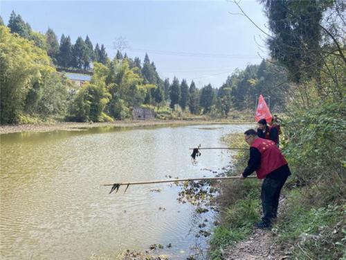 兴隆镇开展志愿青春·爱在基层—“保护母亲河净滩行动”世界水日志愿服务活动