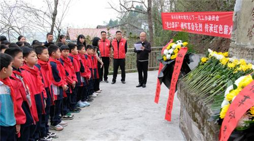 椑木镇开展“缅怀革命先烈 传承红色薪火”文明祭扫活动