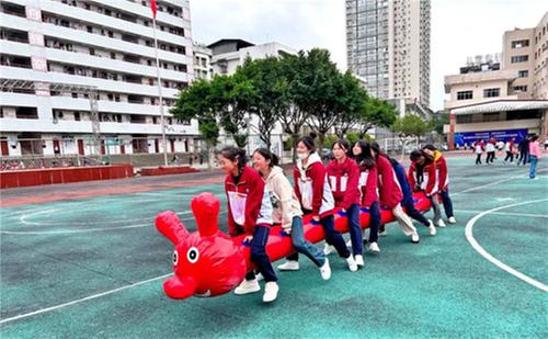 巴中二中举办心理趣味运动会