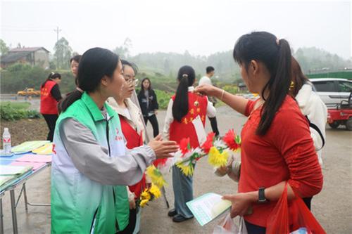 前锋区龙塘街道开展“绿色殡葬·文明祭祀”移风易俗宣传活动