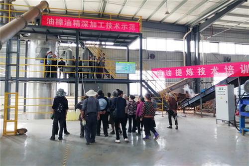 华蓥市油樟产业行业协会举办油樟油提炼技术培训