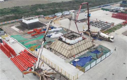 天眉乐高速青神虎渡溪岷江特大桥加快施工建设