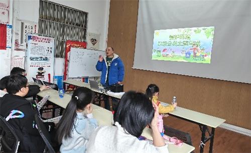 成都市成龙路街道华新社区开展“践行垃圾分类 共建美好家园”主题志愿服务活动