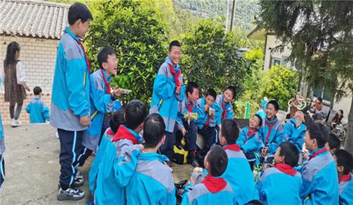 南江县八庙镇小学开展校外实践活动