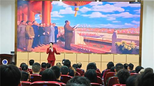 用声音诠释“爱我国防”