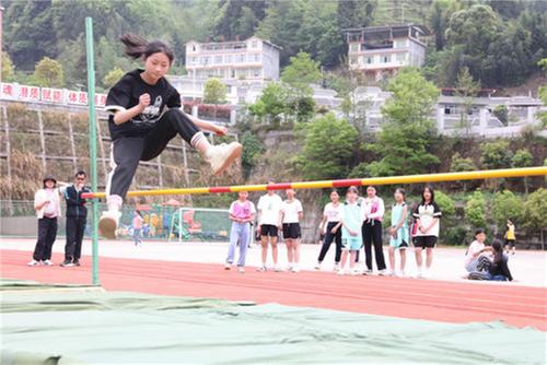 南江县光雾山督学责任区第二届小学生春季田径运动会举行