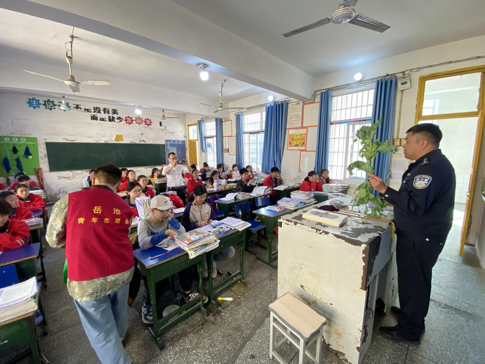 兴隆镇：禁毒宣传进校园 共同守护青少年