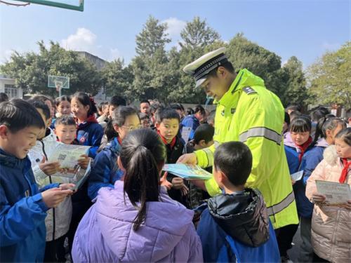 仁寿县：“六联”妙法 擦亮平安幸福底色