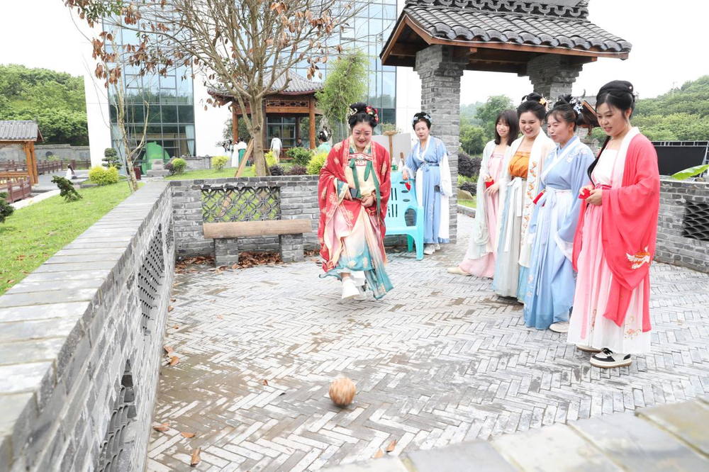 广安：万亩柚花开  “汉唐”美女来