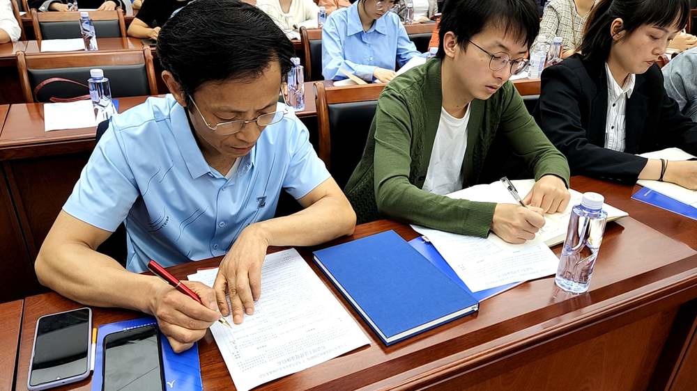 仁寿县人社局开展“法治体检”进企业活动