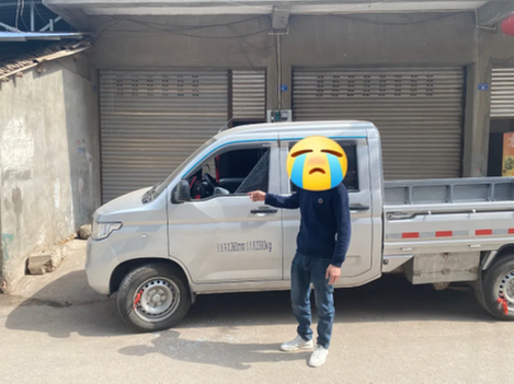 眉山：一男子随地小便遭制止 砸车报复被罚