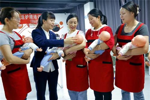 仁寿县：“菜单式”培训 让就业创业“接地气”