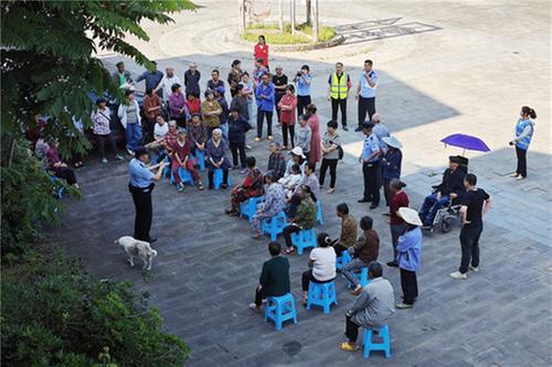 武胜县飞龙镇开展交通道路安全知识宣讲活动