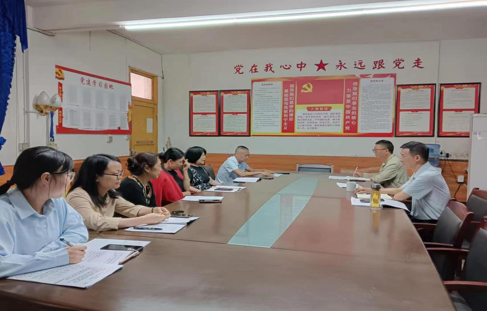 南江县元潭镇小学召开六年级提质增效研讨会