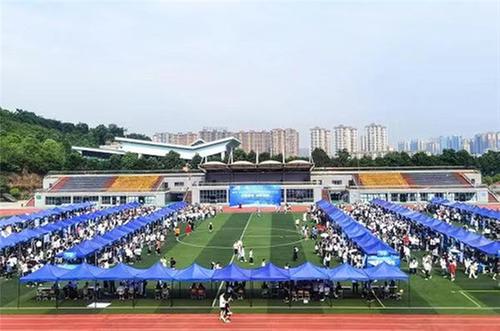 眉山职业技术学院联合市人社局举办2024年大型校园双选会