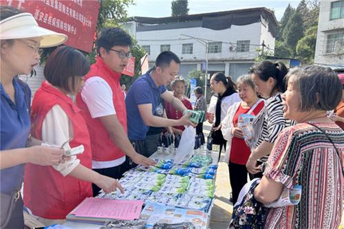 蓬安县开展第31个“防治碘缺乏病日”宣传活动