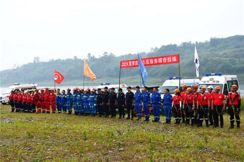 真枪实弹锤炼救援英雄  协同作战展露救援铁腕  