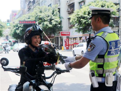 520，简阳鲜花点赞文明交通守法人