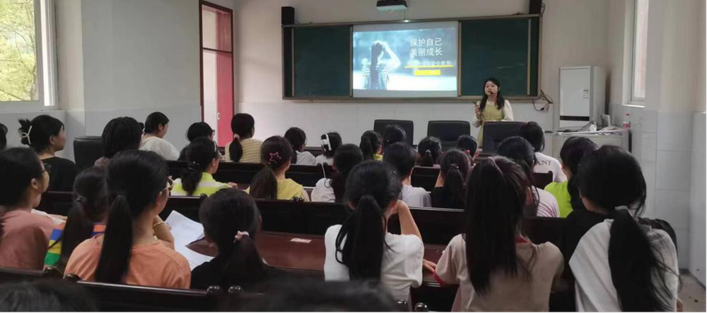 巴州区曾口镇店子小学开展女生安全教育讲座