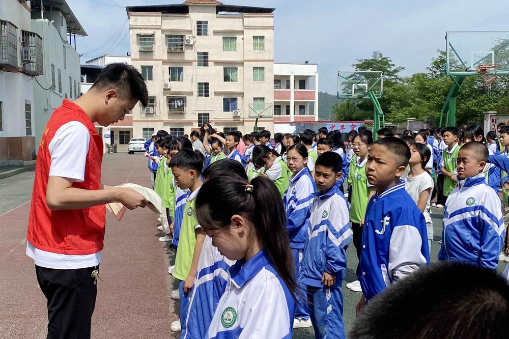 蓬安县开展全民营养周主题宣传活动