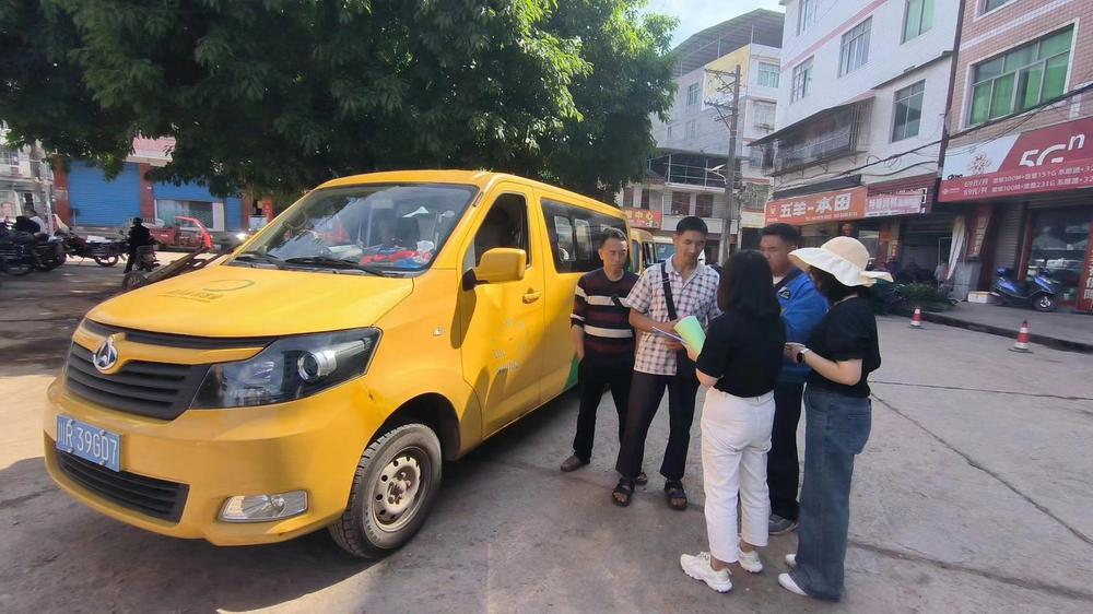 银汉镇科协开展农村道路交通安全科普宣传活动