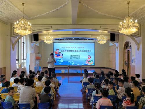 峨眉山市科协开展科技活动周主题科普宣传活动