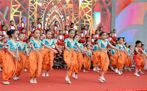 南江县文庙小学举行第十三届文化艺术节暨校外教育成果展示活动