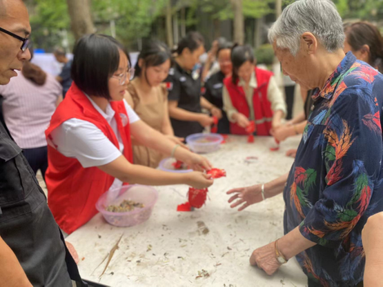 眉山仁寿县怀仁街道八里社区开展双节同庆活动