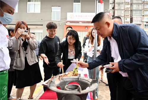 川渝“好吃嘴”云集 乐享“双城”美食