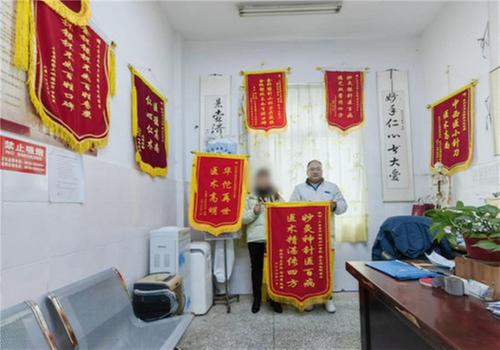 三台县中新镇乐加卫生院：锦旗的故事