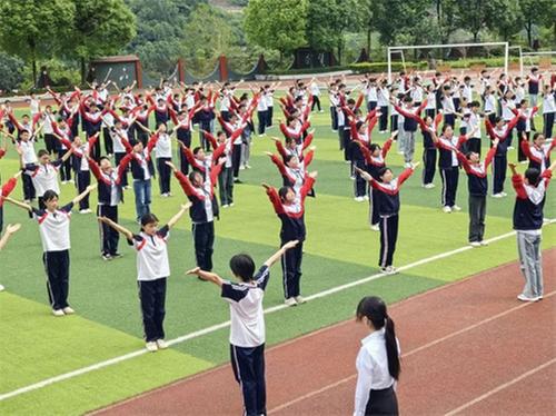 南江县大河中学举办“家校共育促成长·携手同行向未来”校园开放日活动