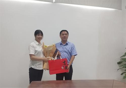 乐山市市中区领导走访慰问科技工作者代表