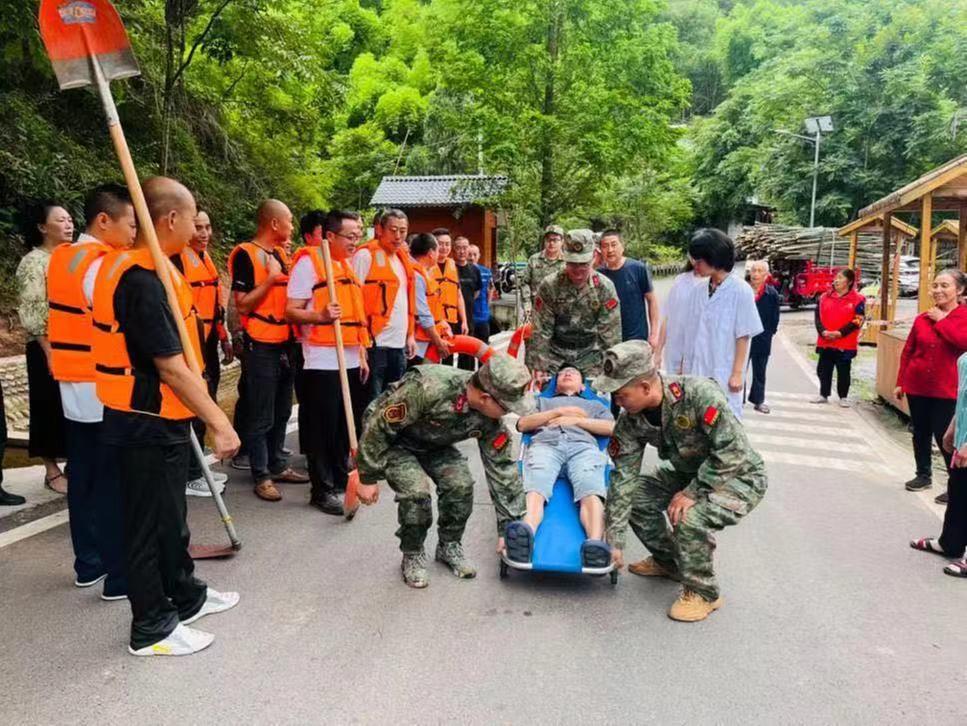 青神县白果乡开展应急救援演练
