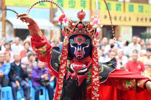 东兴区：乐享川剧迎端午