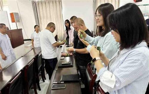 三台县古井镇中心卫生院开展端午节进机关进社区活动