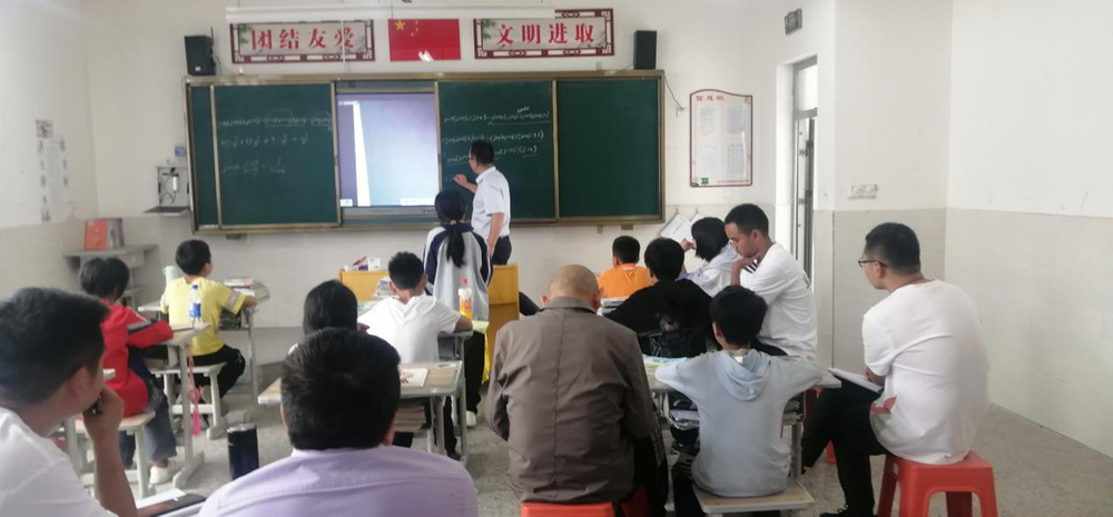 南江县正直镇凤仪九义校开展课堂展评活动